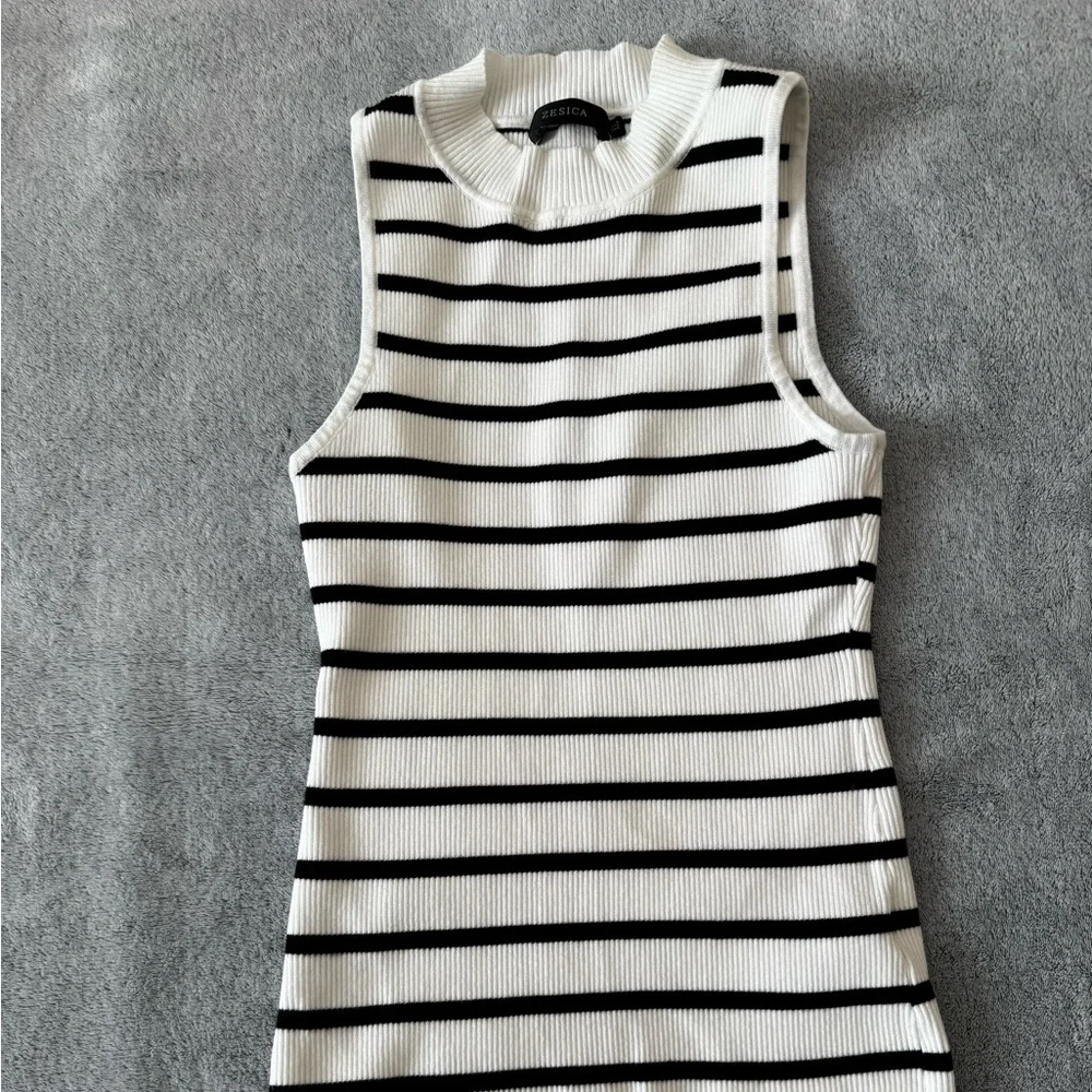 Striped Black and White Sleeveless High Neck Top - Picture 5 of 5